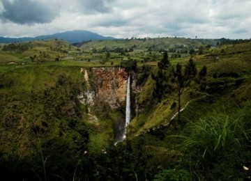 Sipiso-piso Waterfall in Medan, North Sumatra (illustration).  