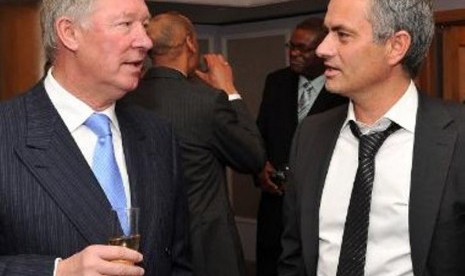 Sir Alex Ferguson bersama Jose Mourinho