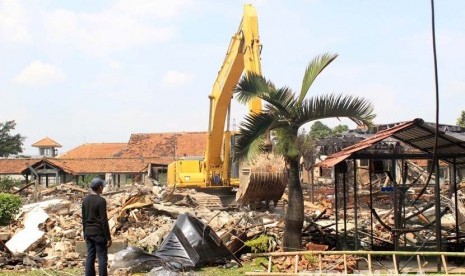 Sisa reruntuhan akibat kebakaran di  Lembaga Pemasyarakatan Kelas IIA Banceuy, Kota Bandung, Ahad (24/4). (Republika/Dede Lukman Hakim)