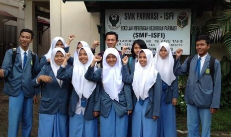 Sisa-siswa SMK Farmasi ISFI setelah mengikuti pembekalan lomba cerdas cermat empat pilar