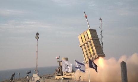 Sistem pertahanan anti-rudal atau (Iron Dome). Kementerian Pertahanan China mengumumkan telah melakukan uji coba pencegat rudal berbasis darat yang mencapai tujuan yang diharapkan. 