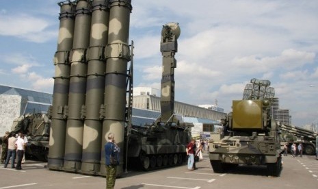 Sistem rudal pertahanan udara s-300 buatan Rusia untuk Iran.