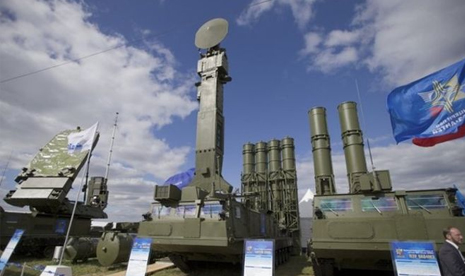 Sistem Rudal S-300 buatan Rusia. 