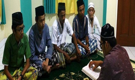 Siswa boarding school Sekolah  Bosowa Bina Insani (SBBI) Bogor tengah mengaji Alquran bersama