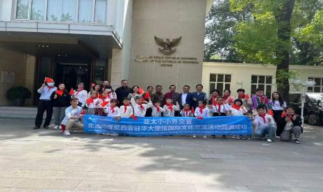 Siswa China belajar Budaya di KBRI Beijing, China.