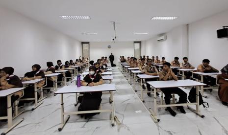 Siswa dari SMK Tri Sukses Depok melaksanakan  magang di perusahaan Mandiri Digital Universe (MDU).