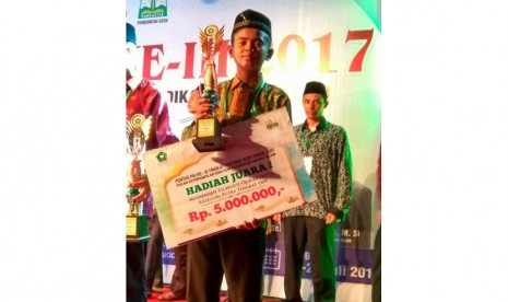 Siswa kelas 9 SMP PKPU Human Initiative Neuheun, Aceh Besar, Muhammad Rajul Fuzary berhasil mendapatkan Juara III Pentas PAI (Pendidikan Agama Islam) Tingkat Nasional ke VIII Cabang Tilawah.  