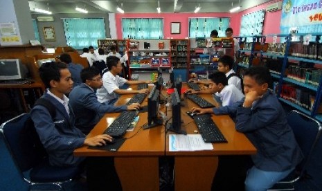 Siswa Madrasah Aliyah Negeri (MAN) Insan Cendekia, Serpong, Tangerang Selatan, Banten.