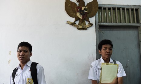 Siswa mendaftar seleksi Penerimaan Peserta Didik Baru (PPDB). ilustrasi