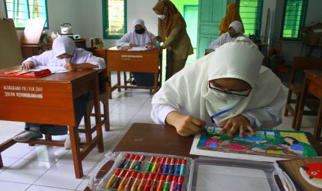 PTM di Kota Malang Tetap Berlangsung Meksipun Kasus Covid-19 Meningkat (ilustrasi).