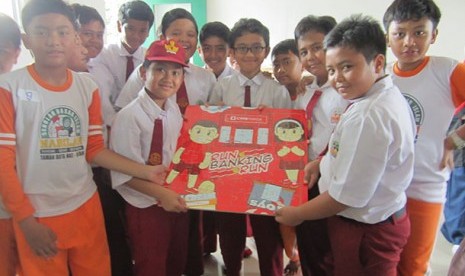 Siswa SD ikuti program Ayo Menabung dan Berbagi CIMB Niaga