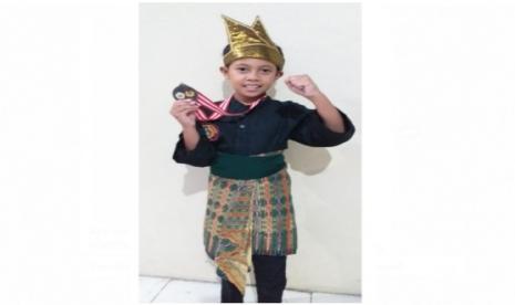 Siswa SD Islamiyah Magetan, Jawa Timur, bernama Alif Wildan Abdillah Al Faiqi menorehkan prestasi mengesankan.