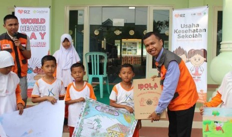 Siswa SD Juara binaan Rumah Zakat ikut memperingati hari kesehatan dunia.