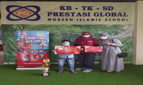 Siswa SD Prestasi Global berhasil menjadi juara lomba mewarnai tingkat Provinsi Jawa Barat.