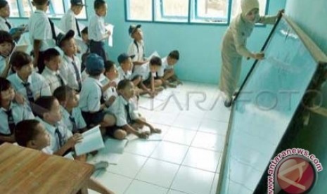 Siswa SD sedang belajar - ilustrasi