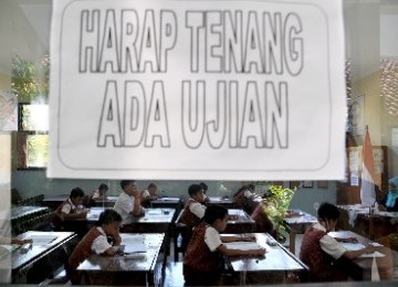 Siswa-siswi Sekolah Dasar (SD) kelas enam mengikuti ujian nasional (ilustrasi).