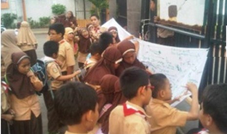 Siswa-siswi Sekolah Islam Terpadu menolak kehadiran Lady Gaga