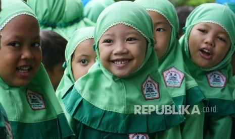 Senyum, Sedekah Paling Mudah dengan Pahala Besar