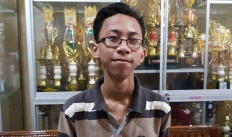 Siswa SMA Negeri 4 Solo, Ananda Hafidh Rifa'i Kusnanto, mendapatkan nilai 100 pada Ujian Nasional Berbasis Komputer (UNBK) 2019 untuk empat mata pelajaran yang diujikan yakni Bahasa Indonesia, Matematika, Bahasa Inggris dan Fisika.