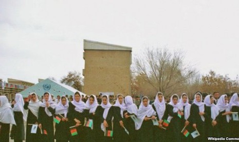 Siswi sekolah perempuan di Afghanistan