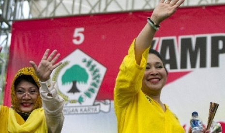 Siti Hardiyanti Rukmana (kiri) and Siti Hediati Suharto (kanan)