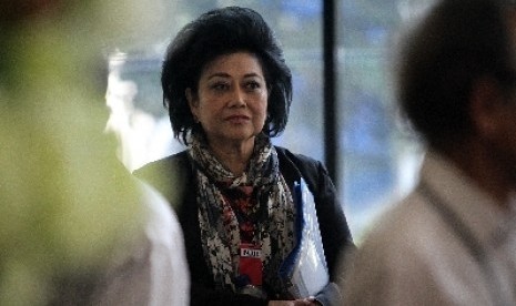  Siti Hartati Cakra Murdaya.