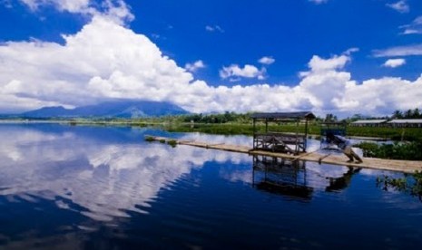 Situ Bagendit, salah satu objek wisata laris di Garut, Jawa Barat.