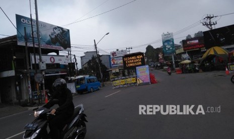 Situasi jalur puncak di simpang Taman Safari Indonesia, Cisarua, Bogor. (ilustrasi)