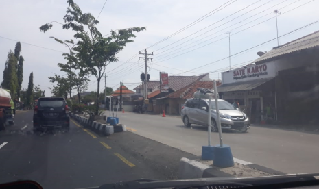 Situasi lalu lintas di Pantura Brebes hingga Pemalang, Jawa Tengah, Jumat (31/5) siang, masih lancar cenderung lengang. 