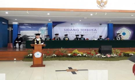 Situasi pandemi covid-19 yang belum berakhir, berdampak pada semua sektor termasuk pendidikan. Namun, pandemi ternyata tak terlalu berdampak sekolah tinggi ilmu ekonomi (STIE) Ekuitas.