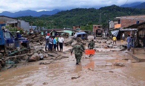 Situasi pascalongsor di Provinsi Putumayo, Kolombia, Ahad (2/4).