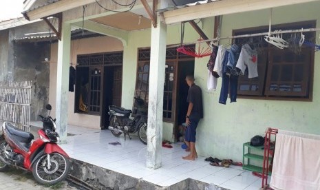 Situasi rumah pasangan Rudiyanto Simanjorang dan Henny Silalahi, orang tua balita Tiara Debora Simanjorang di Jalan Jaung, Benda, Kota Tangerang, Ahad (10/9). 