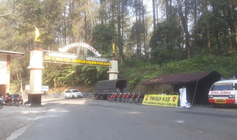 Situasi Taman Wisata Alam (TWA) Kawah Gunung Tangkuban Perahu yang lengang dan sepi wisatawan, Selasa (30/7). 