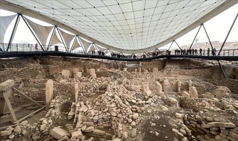 Situs kuno Gobeklitepe di Turki tenggara telah menarik gelombang pengunjung yang terus meningkat. Dalam kurun tiga tahun sejak dibuka, total sekitar 1,3 juta telah mengunjungi kuil tertua di dunia tersebut. Situs Kuno Gobeklitepe di Turki Dikunjungi 1,3 Juta Sejak 2019