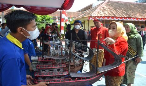 SK remisi 89 warga binaan Rutan Purbalingga secara simbolis diserahkan langsung oleh Bupati Purbalingga dan Wakil Bupati Purbalingga, Rabu (17/8/22) di Aula Rutan Kelas II B Purbalingga. 