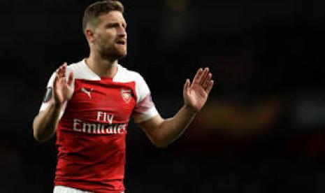 Bek Arsenal, Skhodran Mustafi.