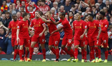 Skuat Liverpool merayakan gol ke gawang Hull City.