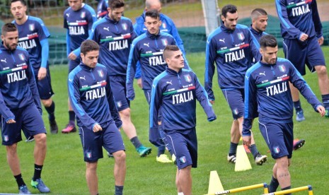 Skuat timnas Italia berlatih di Coverciano Sport Center, Florence, Italia, Selasa (8/11). Italia akan melakoni dua laga internasional pada waktu dekat.