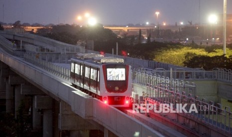  Skytrain Bandara Soekarno-Hatta, Tanggerang, Banten, Ahad (17/9).