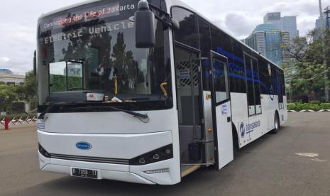 Skywell dan Transjakarta melakukan pengujian bus listrik di Jakarta 