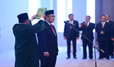 Slamet Edy Purnomo mengucapkan sumpah jabatan sebagai Anggota BPK.