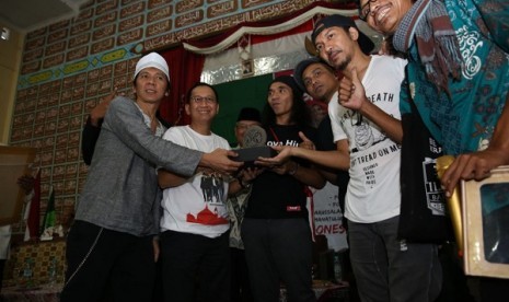 Slank menyambangi Ponpes Al Hikmah 2 di kawasan Brebes, Jawa Tengah.