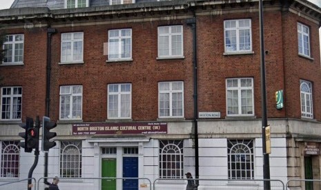 Polisi Selidiki Grafiti Anti-Islam Dekat Masjid Brixton. Slogan bernada anti-Islam ditemukan di sebuah gedung dekat masjid dan pusat kebudayaan Islam North Brixton Islamic Cultural Centre di Brixton, London Selatan, Rabu (1/1).