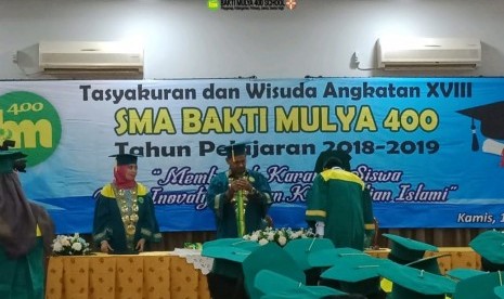 SMA Bakti Mulya 400 menggelar wisuda angkatan ke-18.