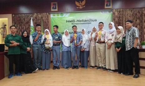 SMA Bosowa Bina Insani berhasil meraih juara ke-3 Biologi Festival yang diadakan oleh Universitas Pakuan Bogor.