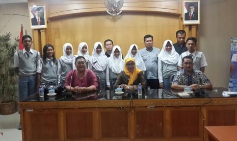 SMA N 3 Jambi berpose usai pembekalan lomba empat pilar.