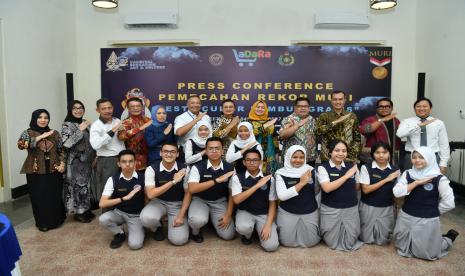 SMA Pradita Dirgantara bersiap menggelar Pesta Cukur Rambut Terbesar.