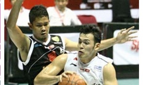 Small forward Aspac, Ebrahim Enguio Lopez (kanan)