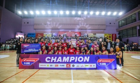 SMAN 1 Jakarta berhasil menjadi juara putri Honda DBL 2019 DKI Jakarta Series-North Region usai mengalahkan SMA Santa Ursula dengan skor 37-33.