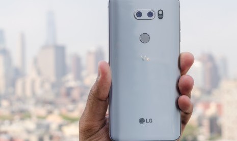 Smartphone LG V30. Ilustrasi